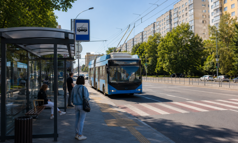 Зупинка тролейбуса у мікрорайоні Боярка