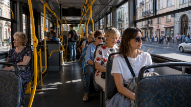 Пасажири в салоні тролейбуса 5 Житомир